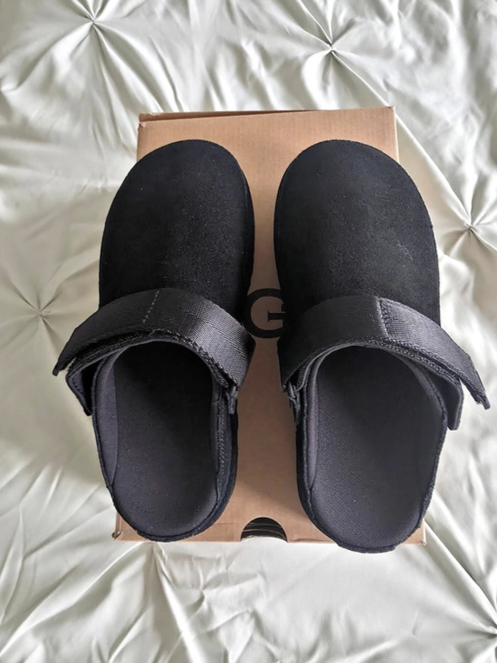 UGG Goldenstar Hi Black Sandals US 6 New